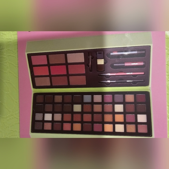 Brand New Multi-Color Makeup Palette Lime Green Tote - Picture 2 of 6